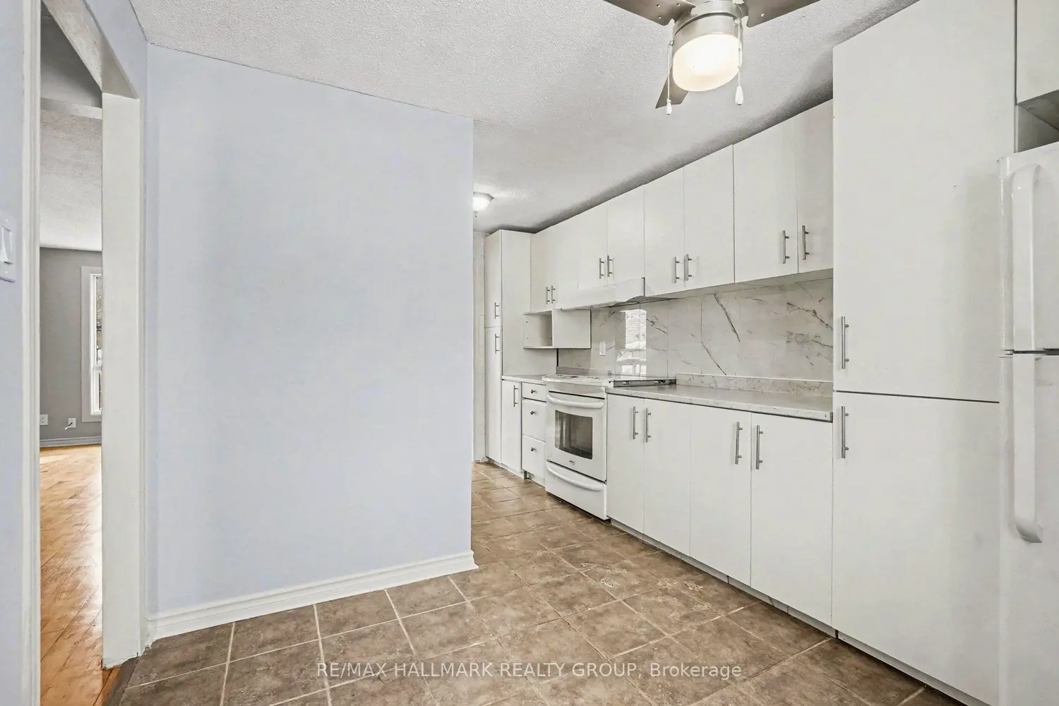 Additional image 12 of 7846 Jeanne D'arc Boulevard 55