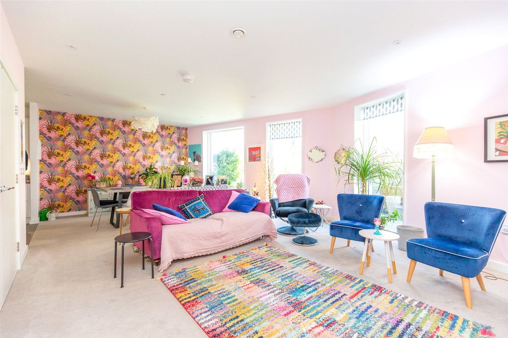 2 bed flat for saleRedland Hill, Redland, Bristol, Somerset BS6