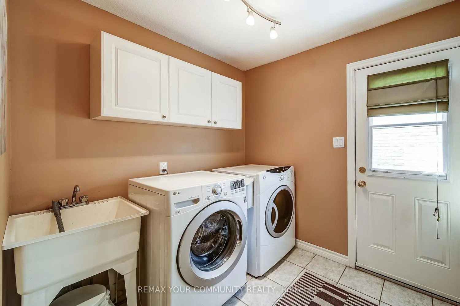 Additional image 19 of 911 Ferndale Crescent