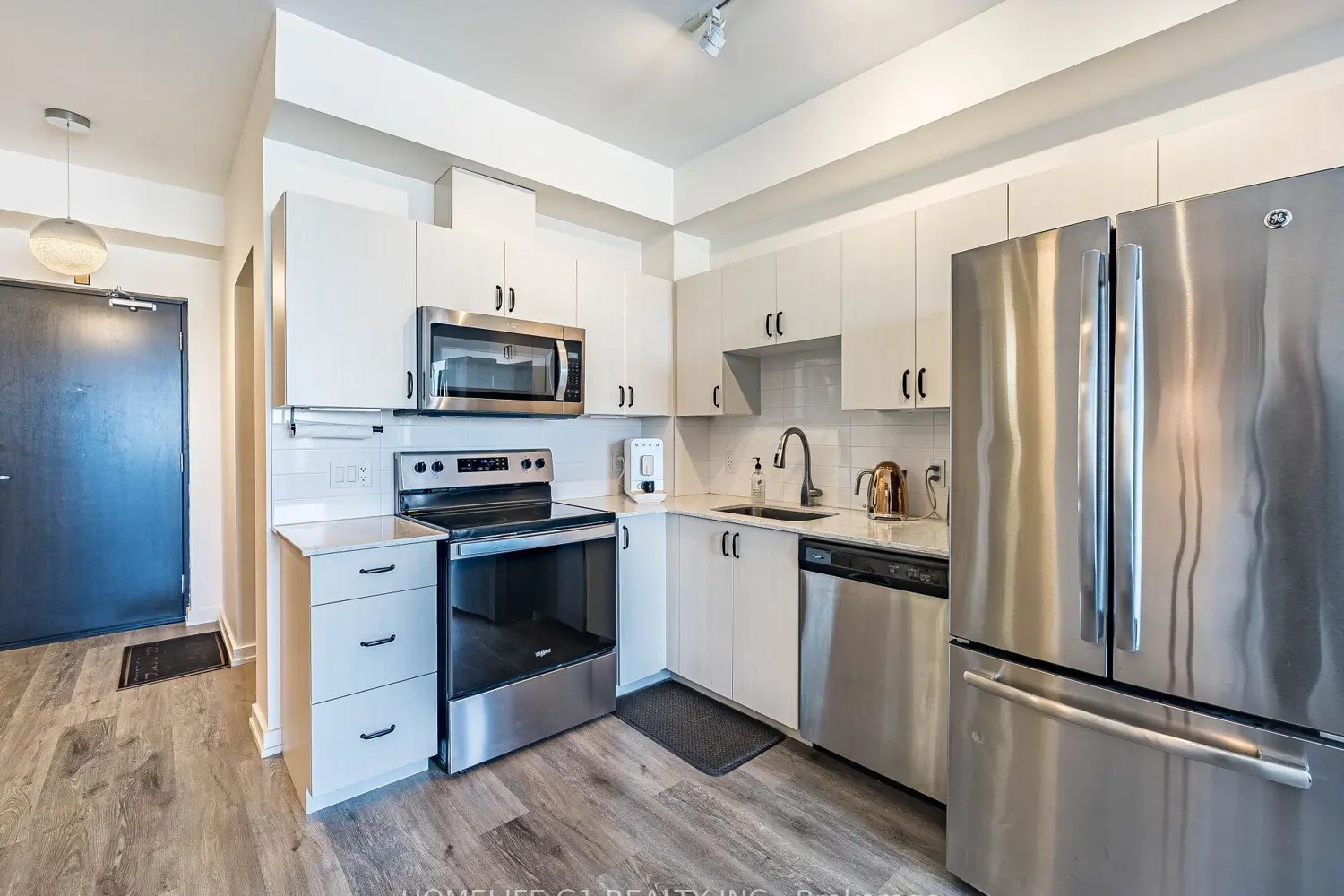 Additional image 7 of 430 Essa Road 217