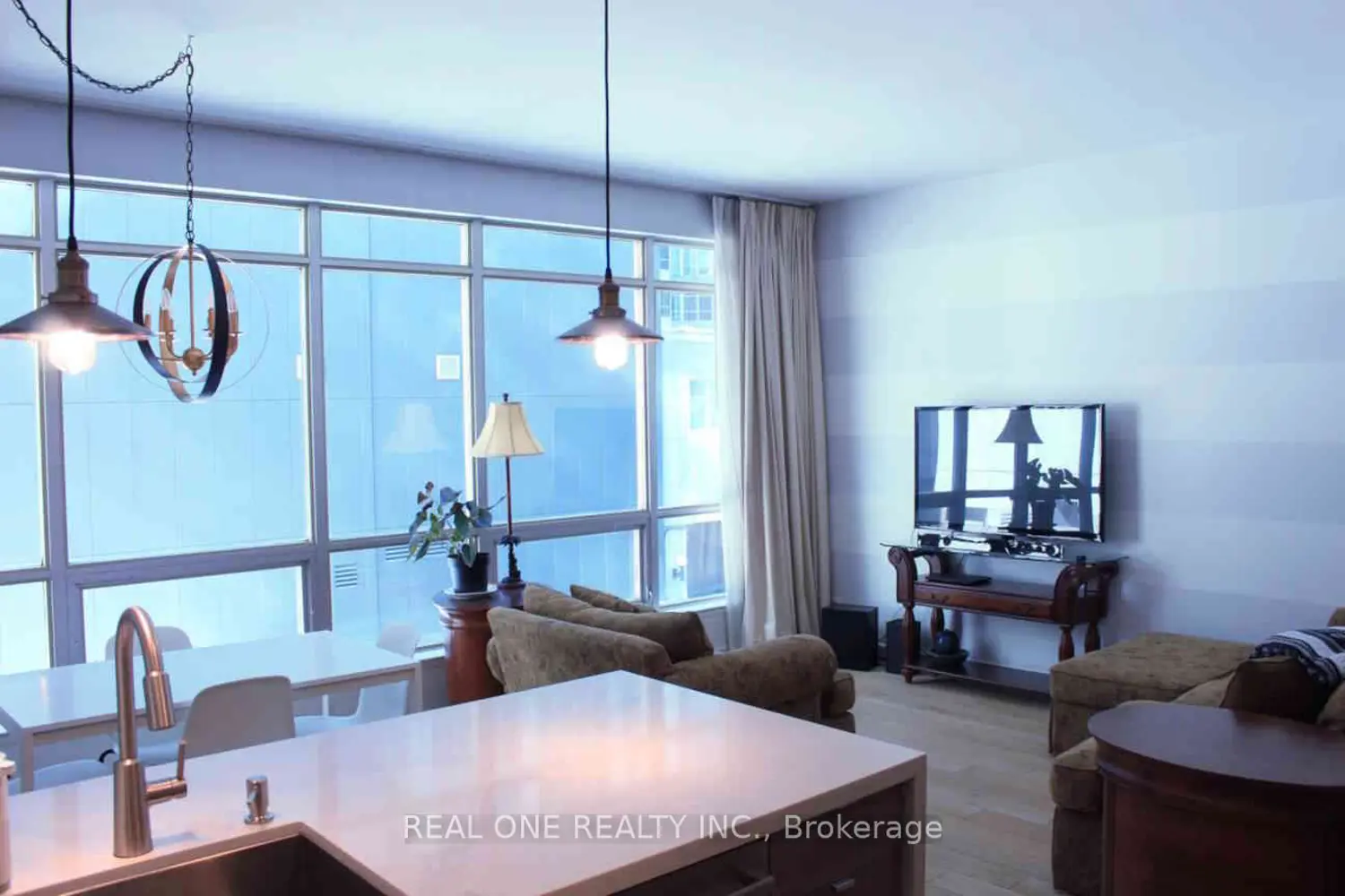 Additional image 5 of 350 Wellington Street 225