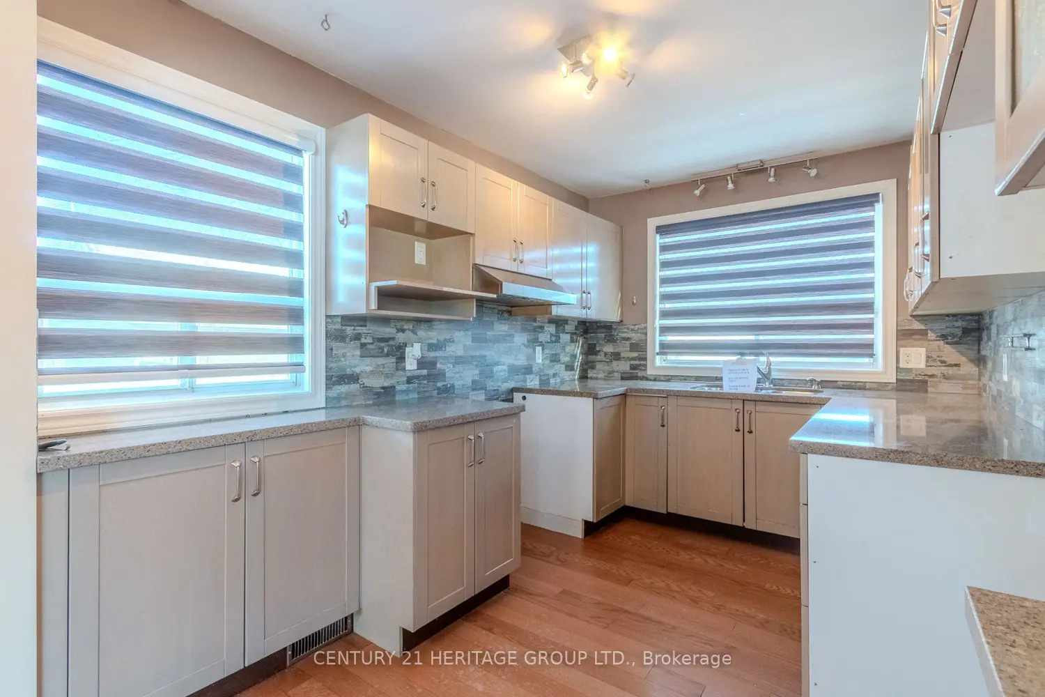 Additional image 4 of 2232 Queensway Drive