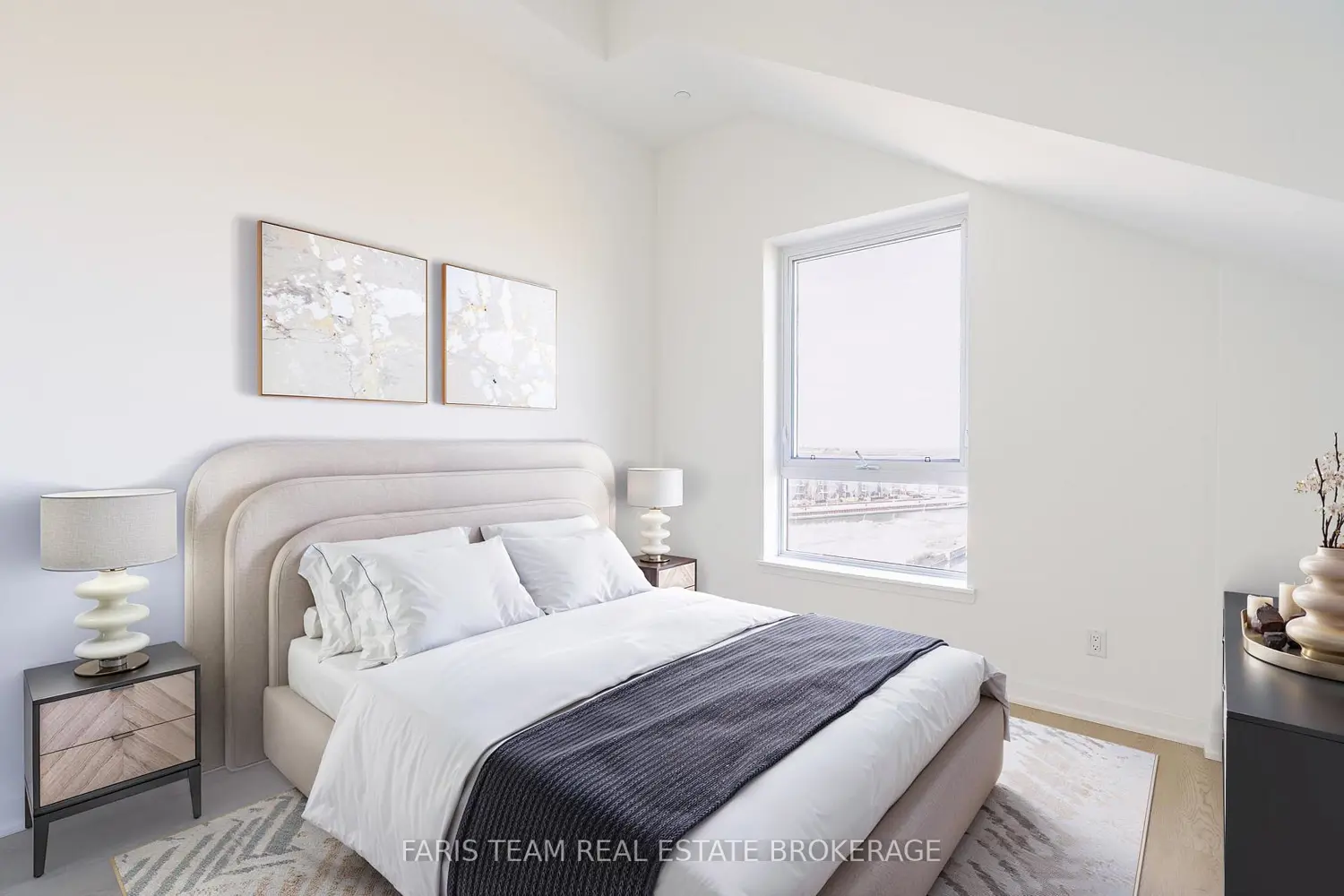 31 Huron Street 621 photo 5