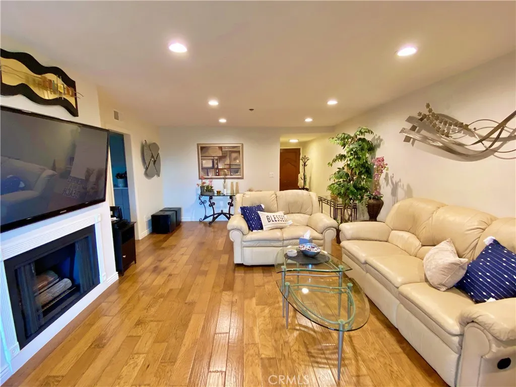 Additional image 30 of 230 S Catalina Avenue Unit 107, Redondo Beach, CA 90277