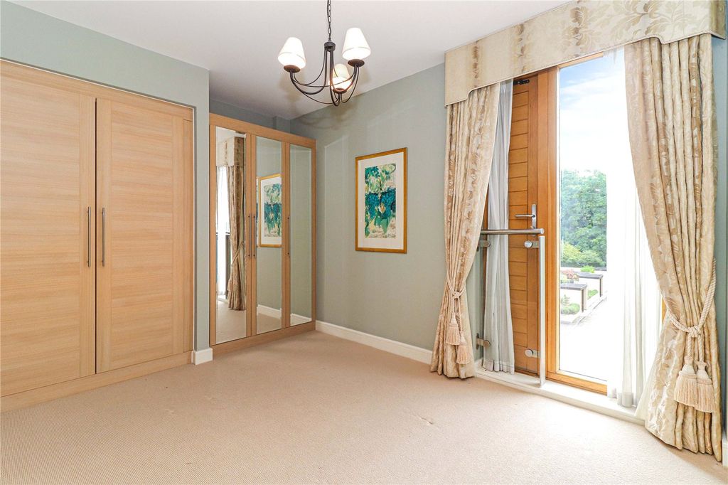 Additional image 8 of 2 bed flat for saleCliveden Gages, Taplow, Buckinghamshire SL6