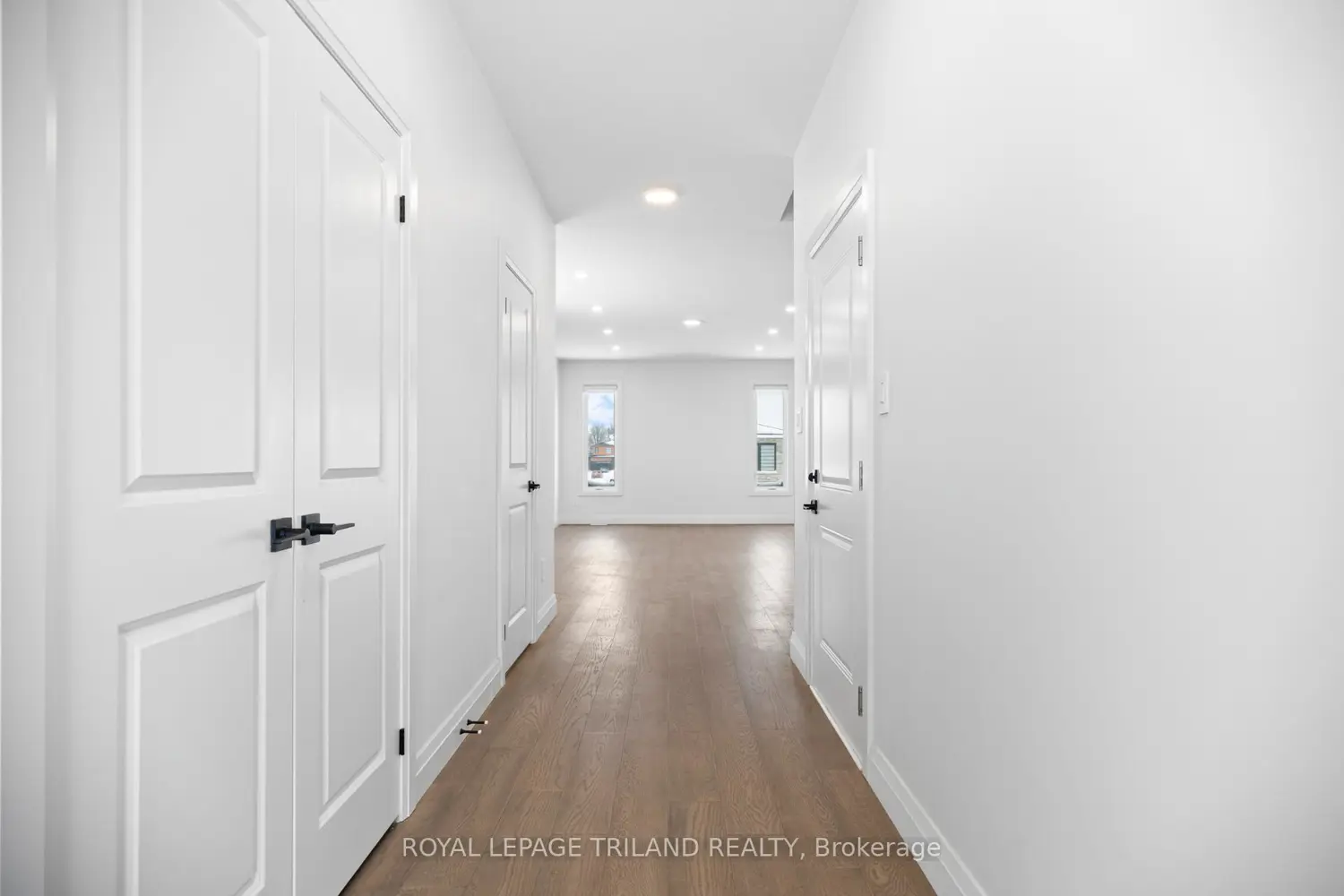 1566 Wright Crescent photo 4