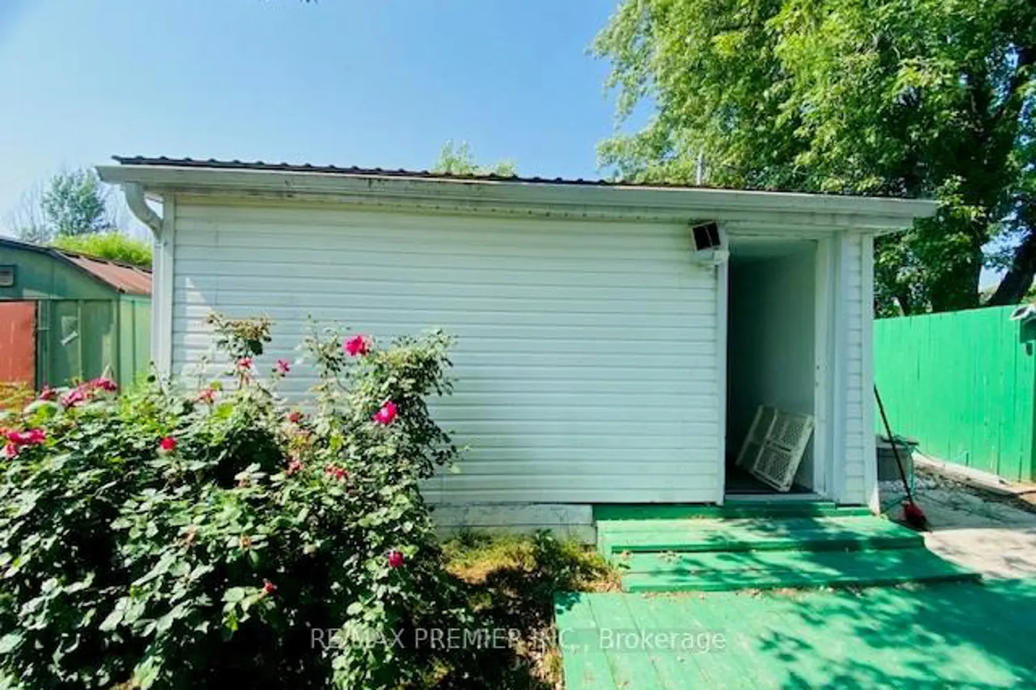 Additional image 18 of 2462 Rundle Road