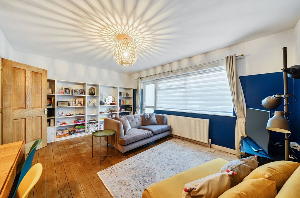 Additional image 4 of 2 bed flat for saleGarden View Court, Roundhay, Leeds LS8