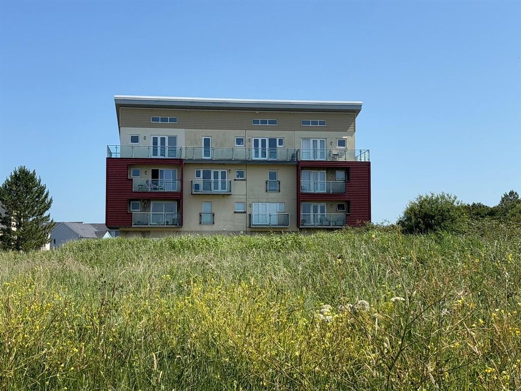 2 bed flat for saleBwlchygwynt, Llanelli SA15 photo 2