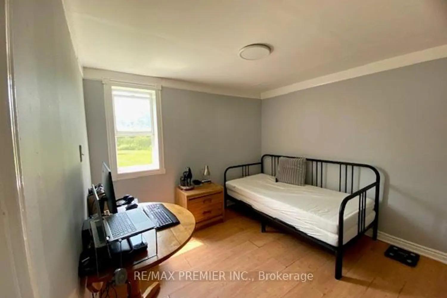 Additional image 10 of 2462 Rundle Road