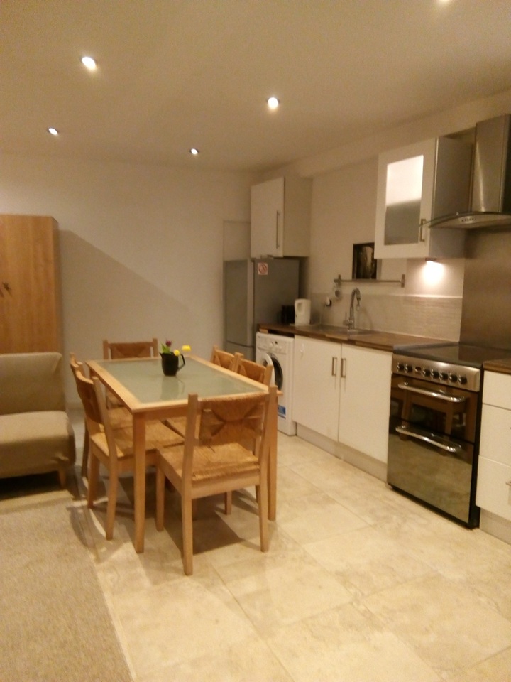 1 Bed Flat, Battersea Bridge Road, SW11, N1 7GU