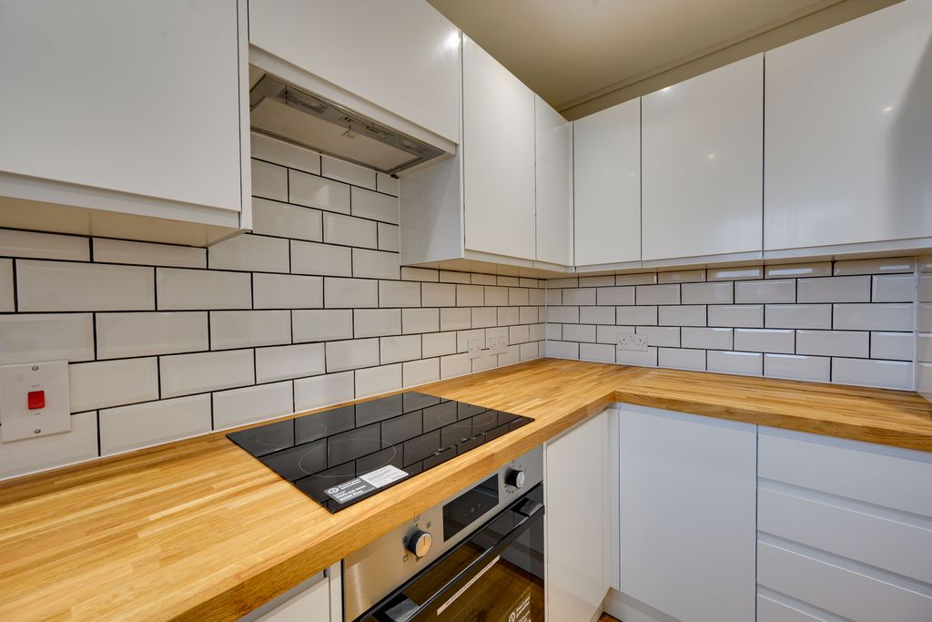 Additional image 8 of 2 bed flat for saleWolsey Court, Felixstowe IP11