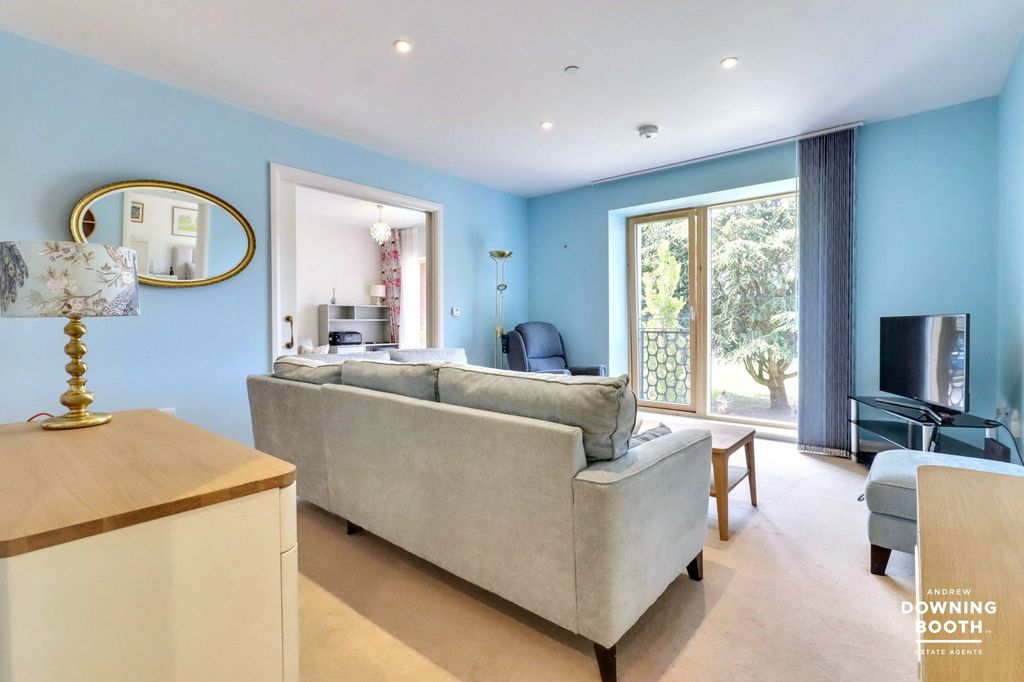 2 bed flat for saleMonks Close, Lichfield WS13 photo 5