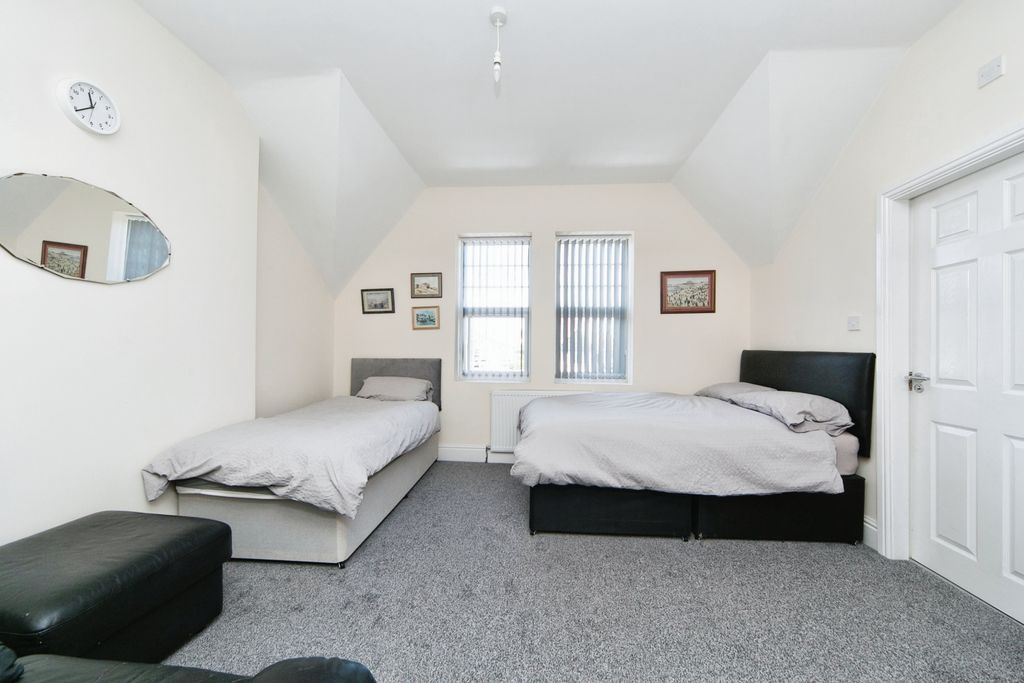 Additional image 7 of 3 bed flat for saleConway Road, Llandudno, Conwy LL30