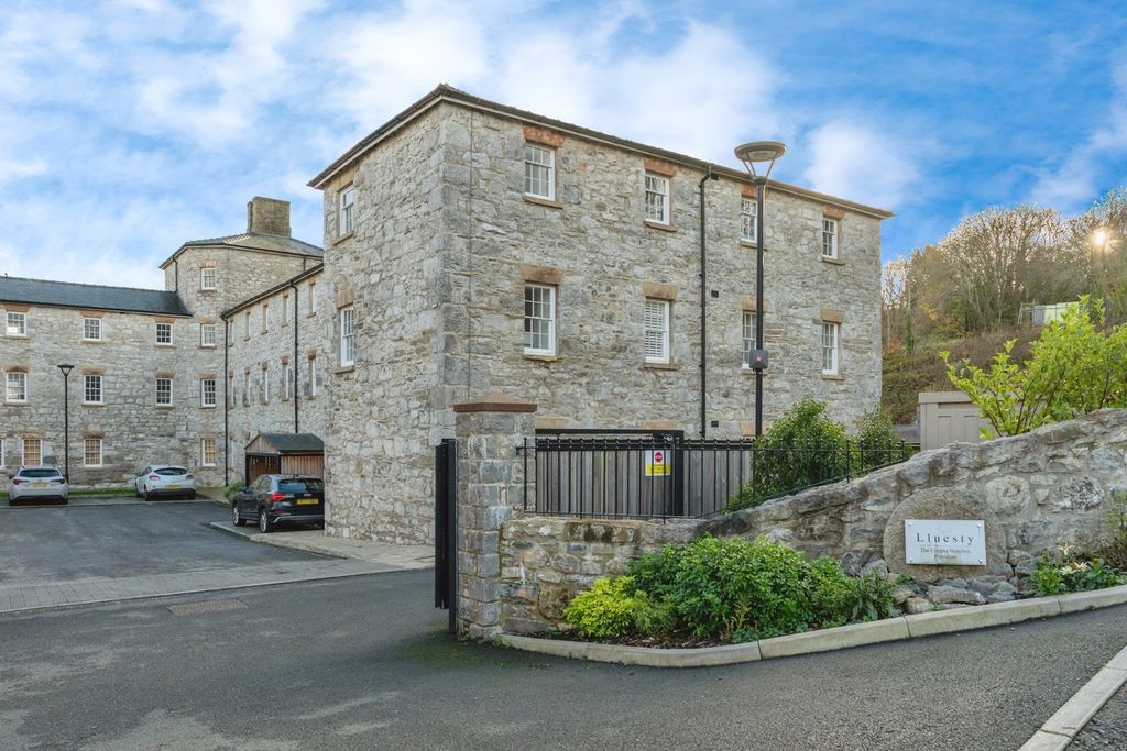 2 bed flat for saleOld Chester Road, Holywell, Flintshire CH8