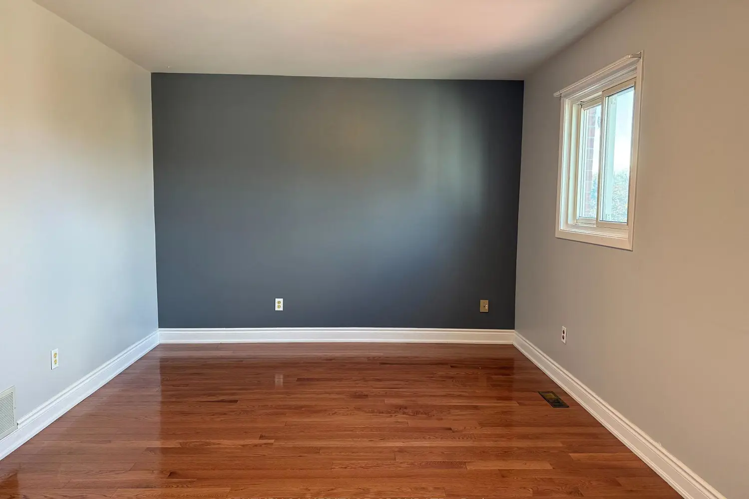 Additional image 13 of 9 Corona Gate