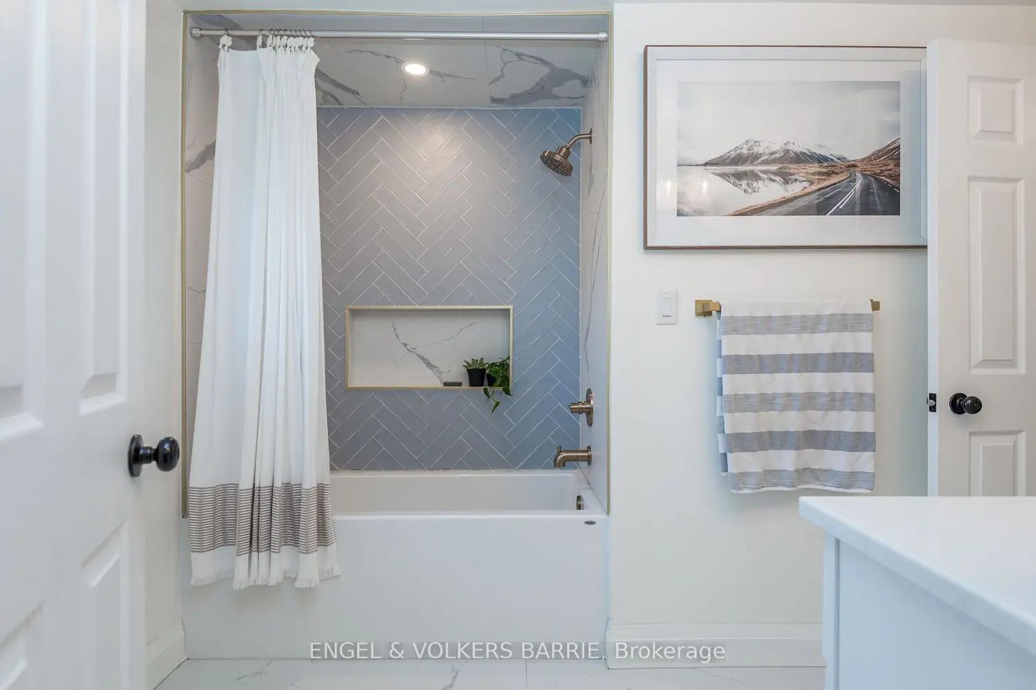 Additional image 10 of 139 Columbia Road