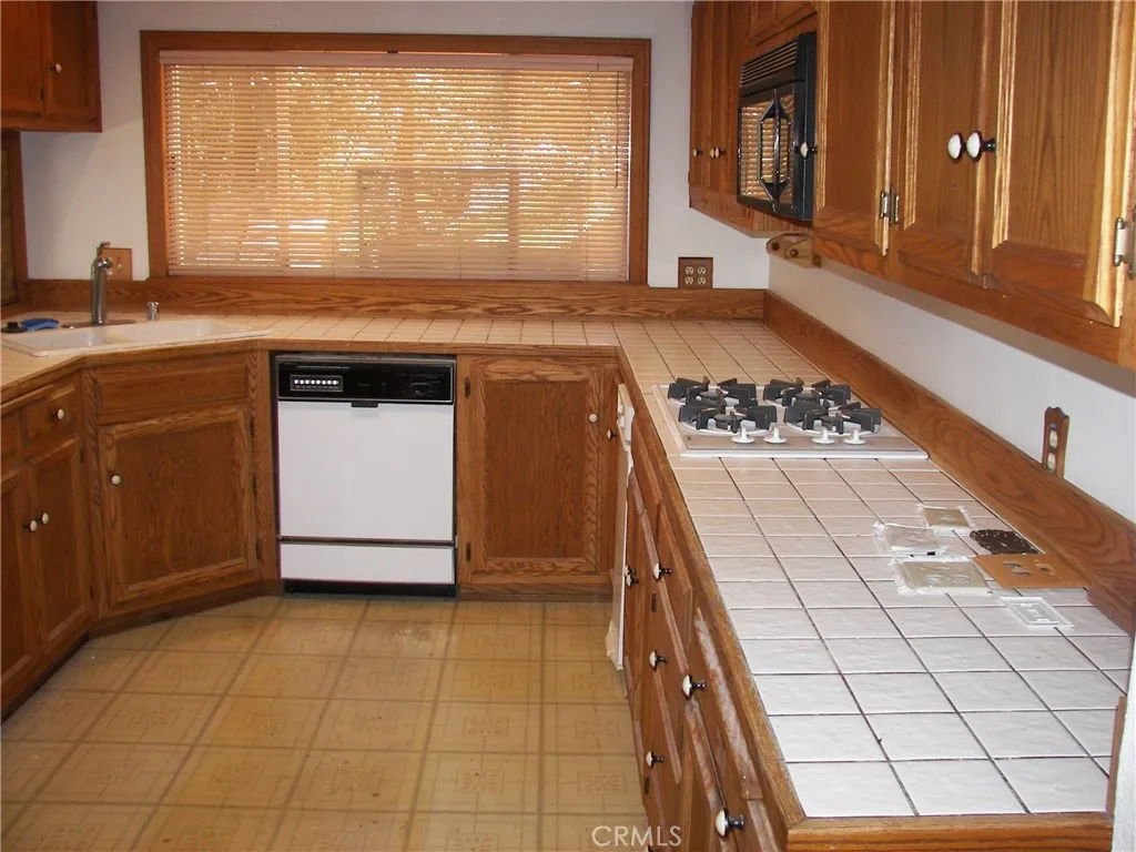 Additional image 8 of 21636 Sawpit Canyon Rd, Cedarpines Park, CA 92322