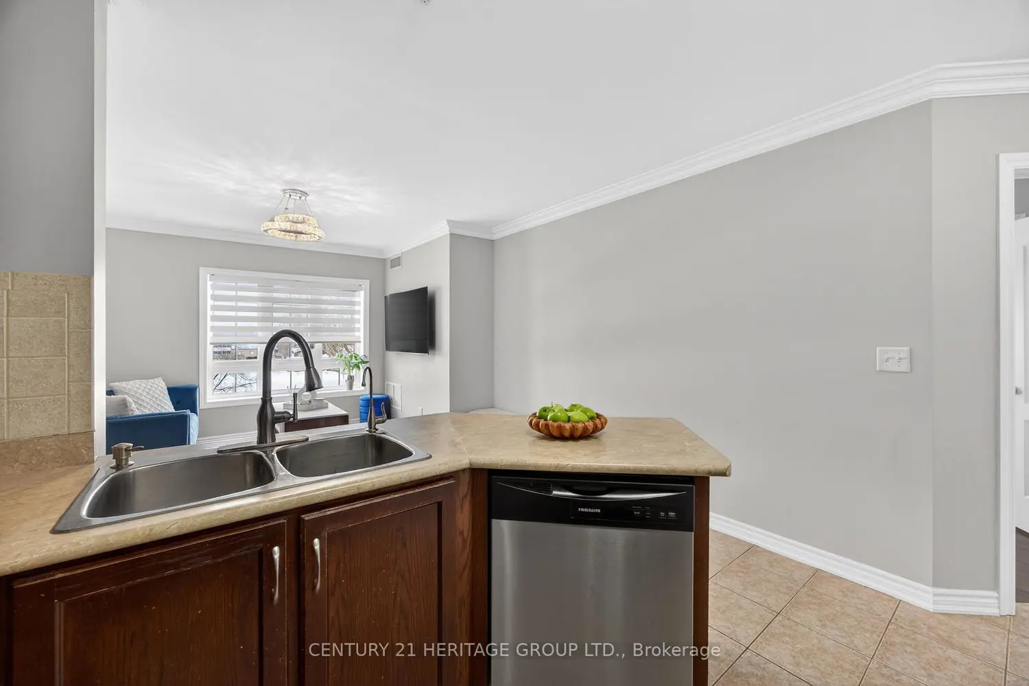 Additional image 5 of 112 Simcoe Road 214