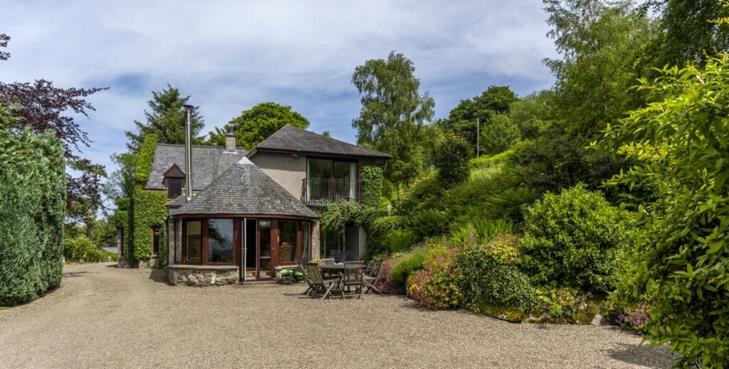 Woodlands Croft, Dyce, Aberdeen, AB21