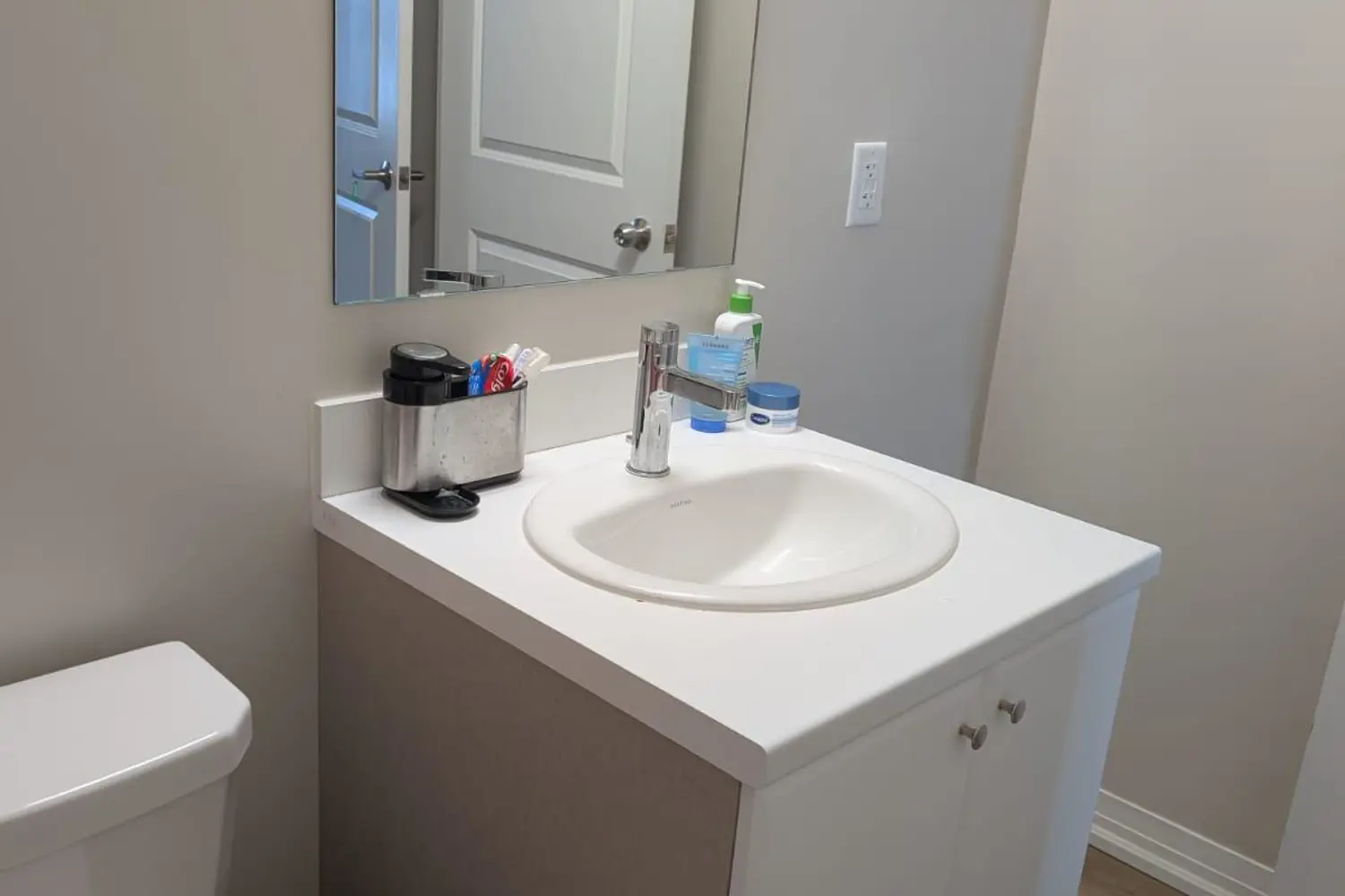 Additional image 12 of 50 Herrick Avenue Up27