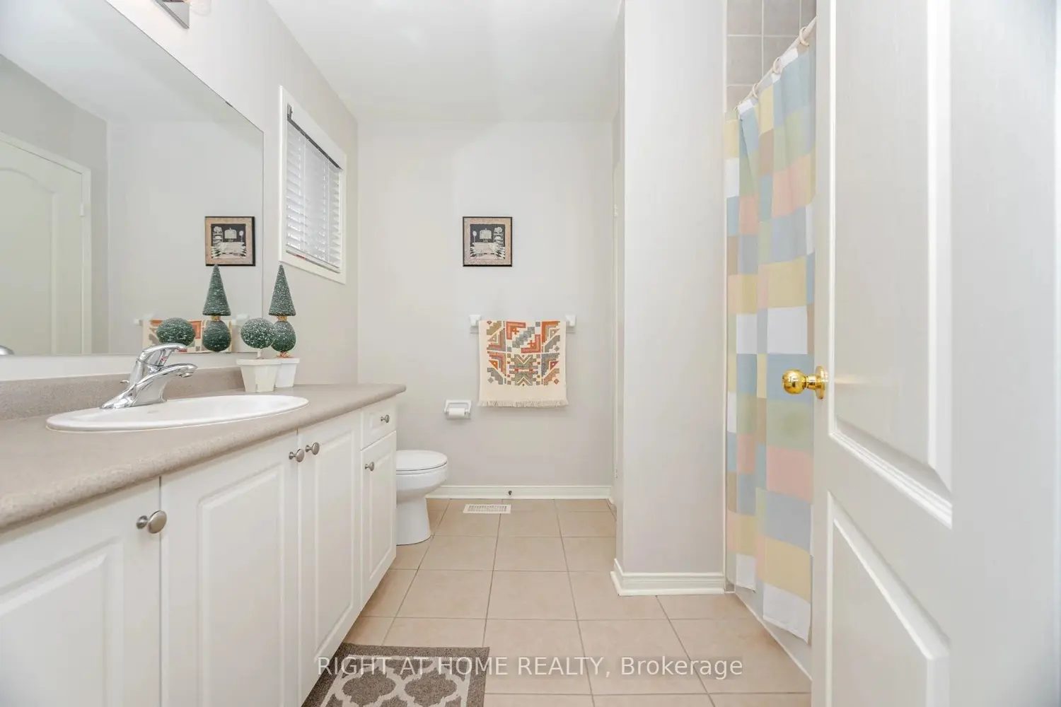 Additional image 11 of 910 Oaktree Crescent