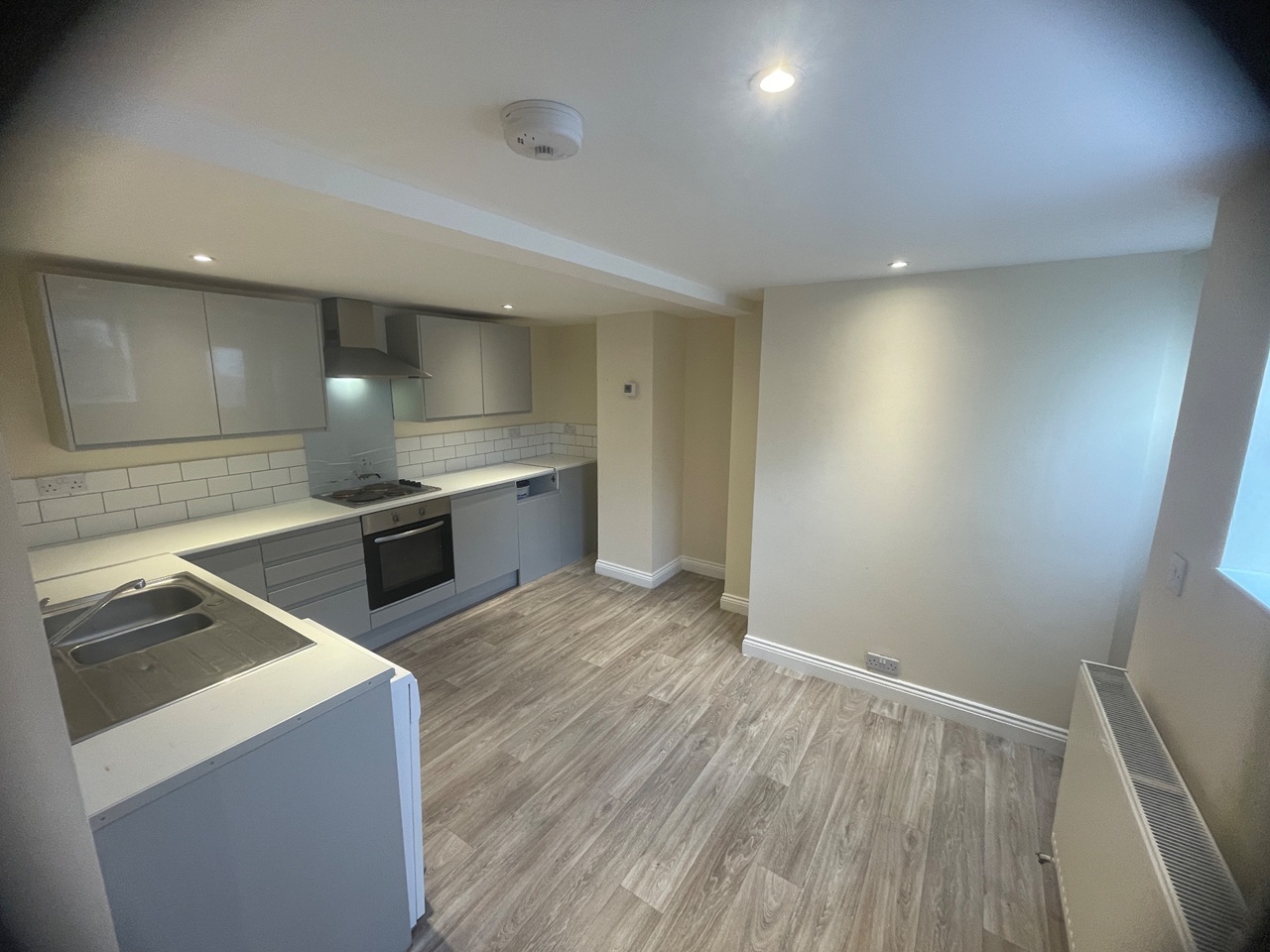 3 Bed Terraced House, Aviary View, LS12, N1 7GU