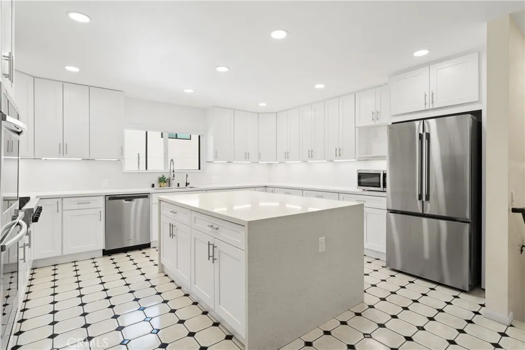 Additional image 7 of 19951 Lassen Street, Chatsworth, CA 91311