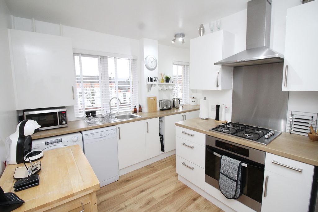 Additional image 5 of 2 bed flat for saleMain Street, Renton G82