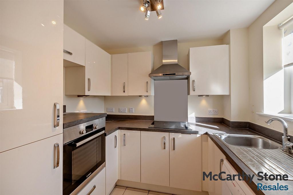 Additional image 11 of 2 bed flat for saleThe Laureates, Newgate Street, Cottingham HU16