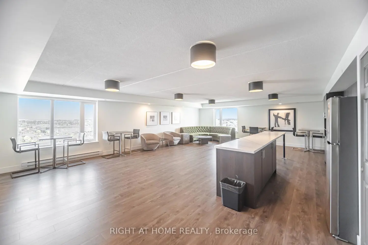 Additional image 9 of 716 Main St E 101