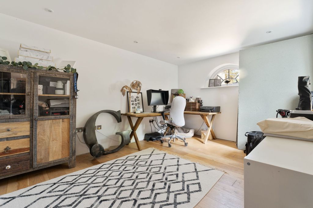 Additional image 18 of 6 bed detached house for saleWatersmeet Road, Salisbury SP2