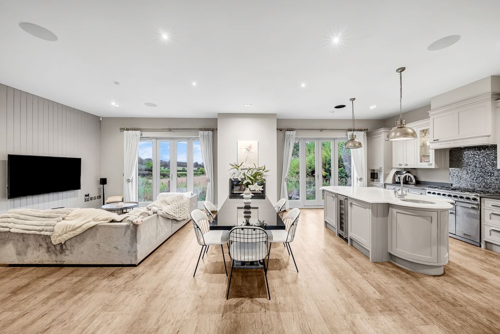 Additional image 19 of 9 bed detached house for saleStubbs Hill, Bracknell RG42