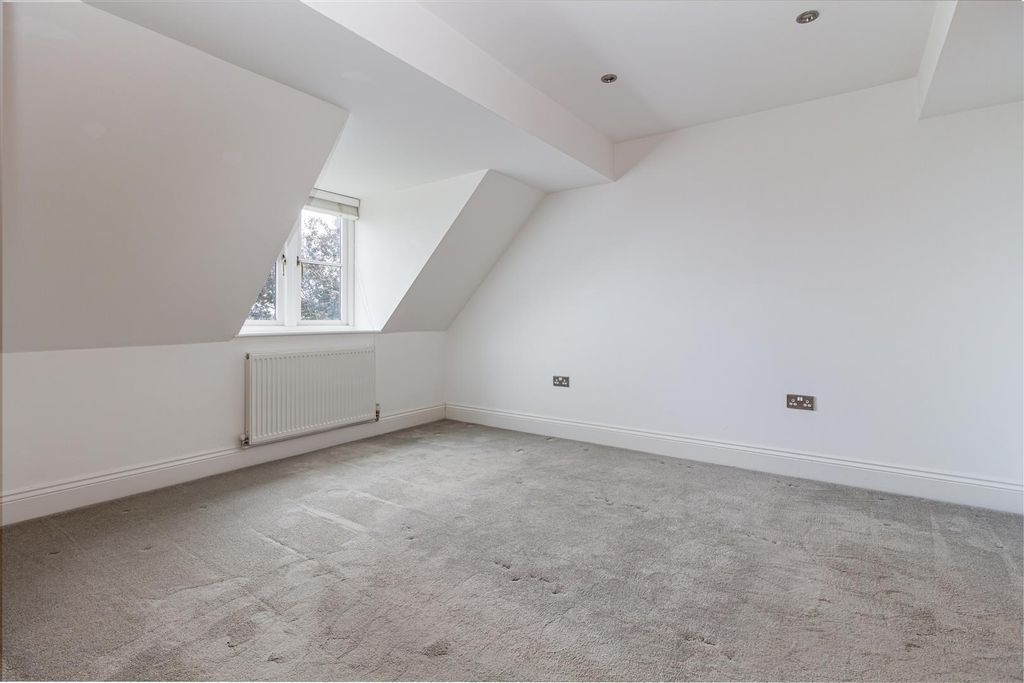 Additional image 9 of 3 bed flat for saleHolywell Road, Malvern WR14