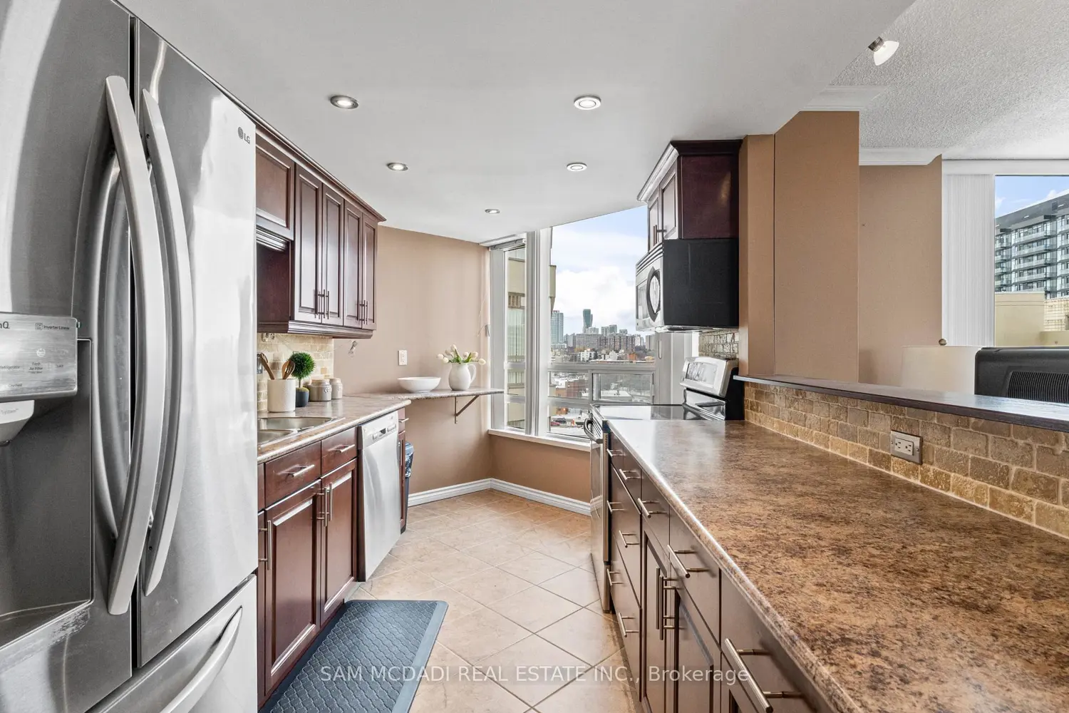 Additional image 9 of 75 King Street 1105