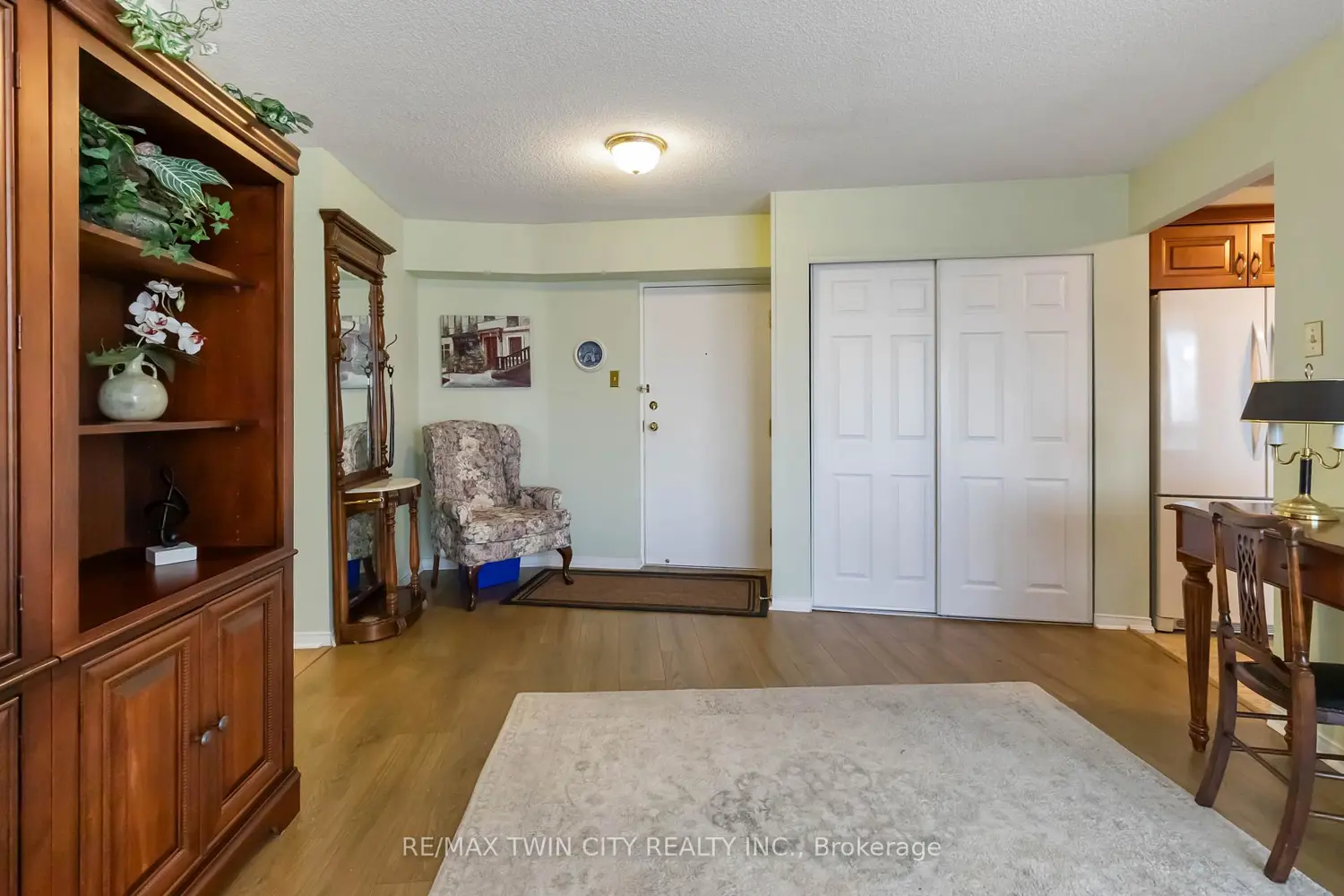 Additional image 5 of 9 Bonheur Court 505