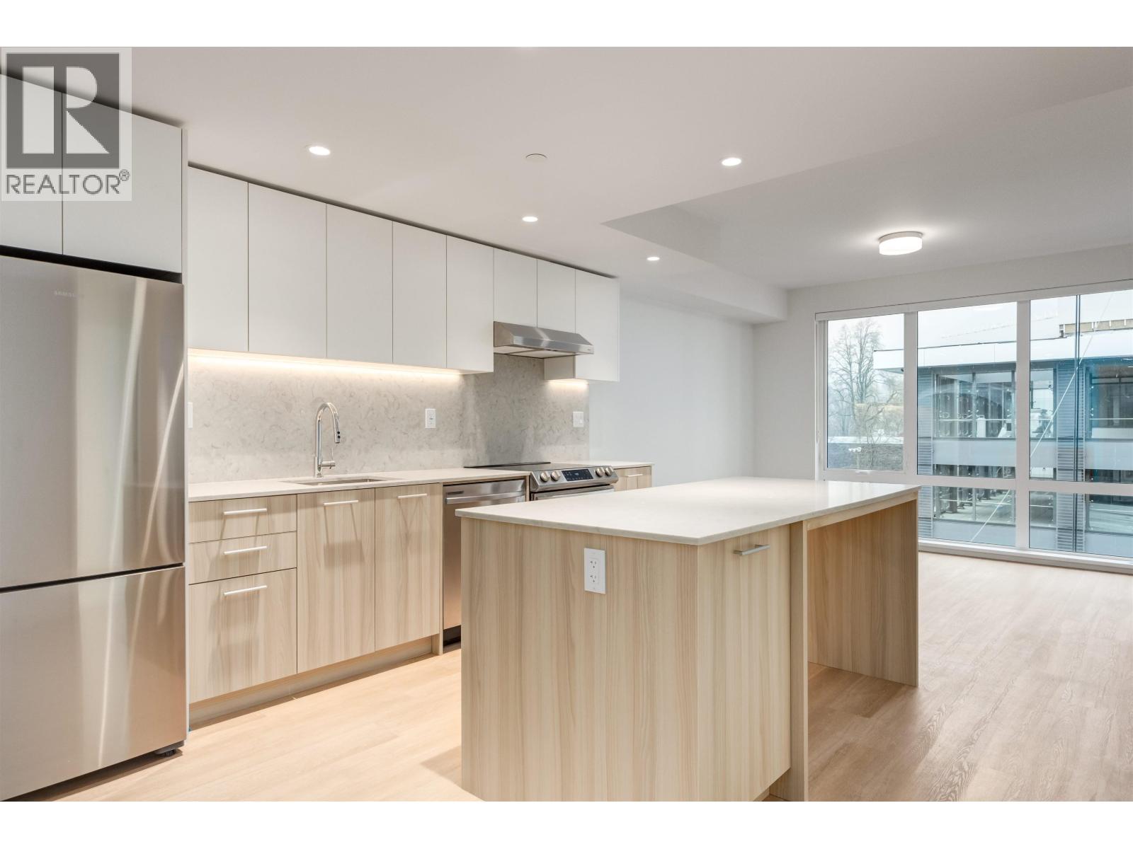 422 126 21ST ST E STREET