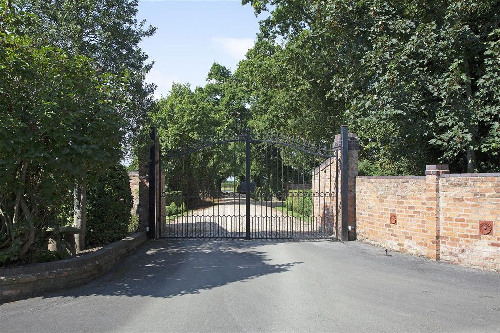 Additional image 3 of 6 bed detached house for saleWhitchurch Road, Milton Green, Chester CH3