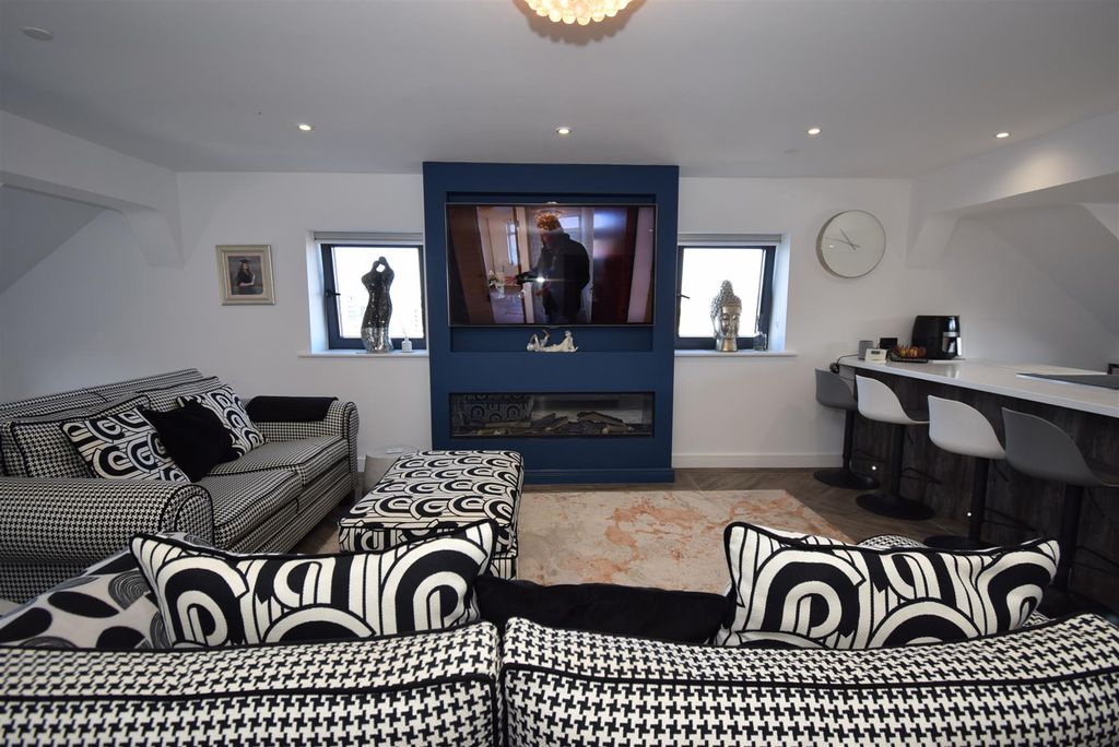 Additional image 6 of 2 bed flat for saleSouth Quays, Long Row, South Shields NE33