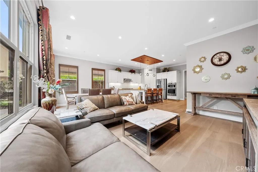 Additional image 61 of 114 Guinness, Irvine, CA 92620