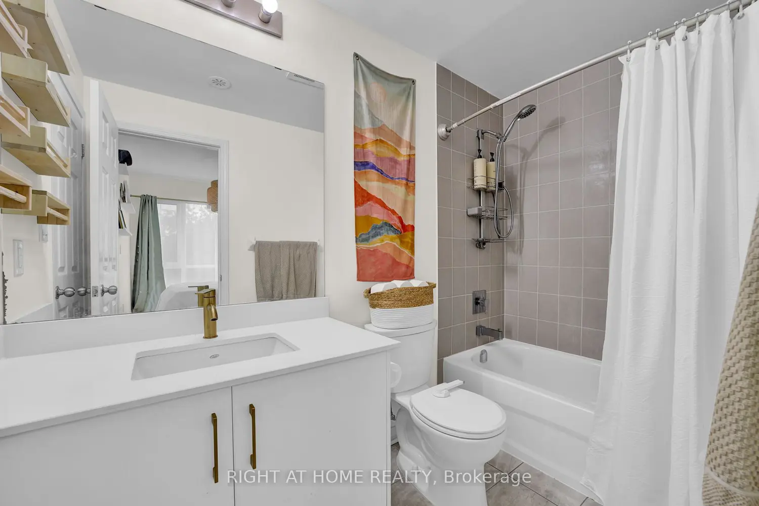 Additional image 17 of 639 Lawrence Avenue 312