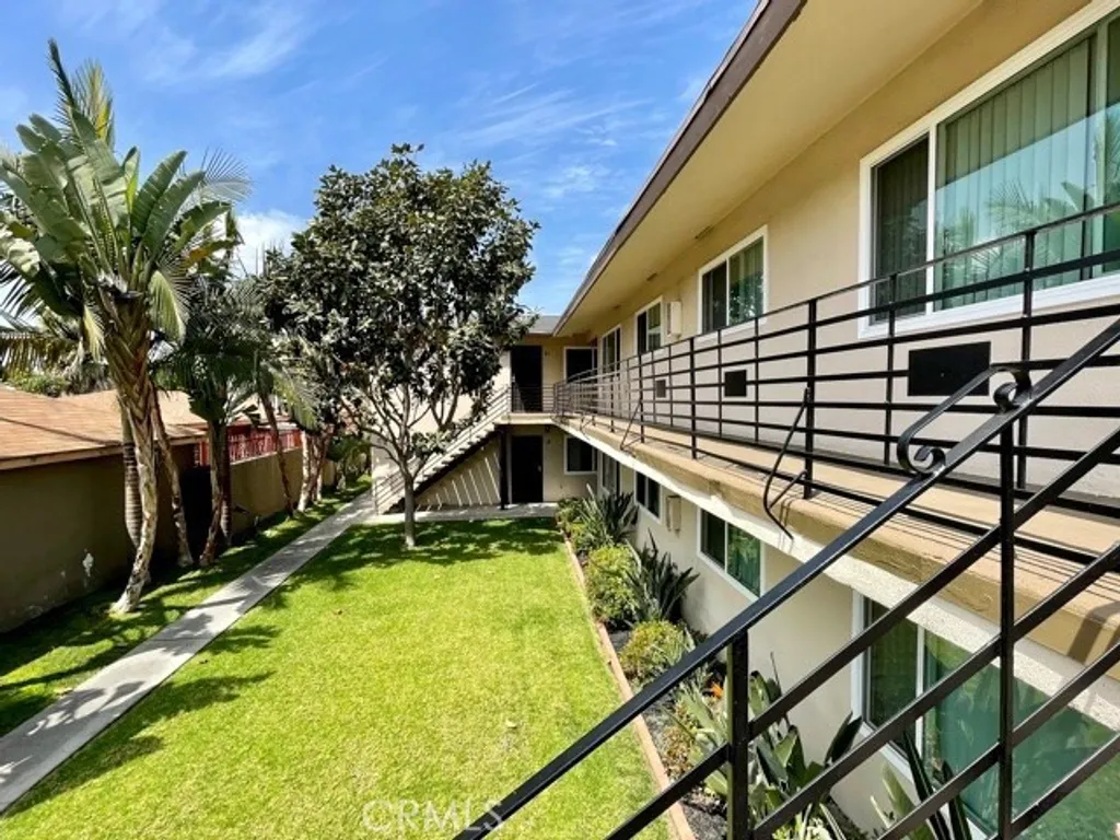 12425 Harris Ave Unit A, Lynwood, CA 90262