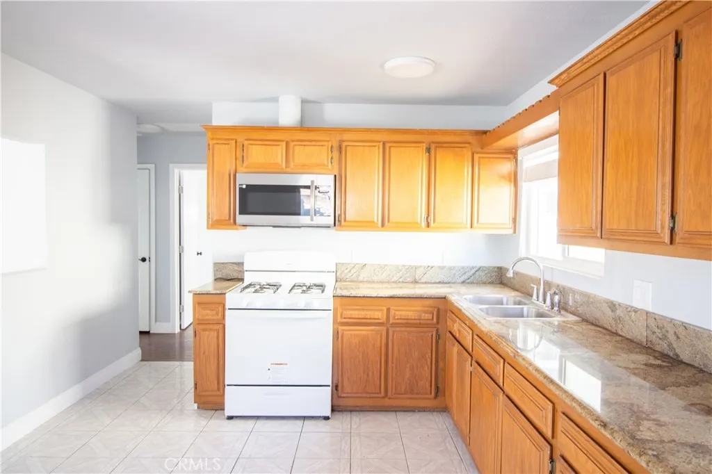 Additional image 10 of 1133 Circle City Dr, Corona, CA 92879