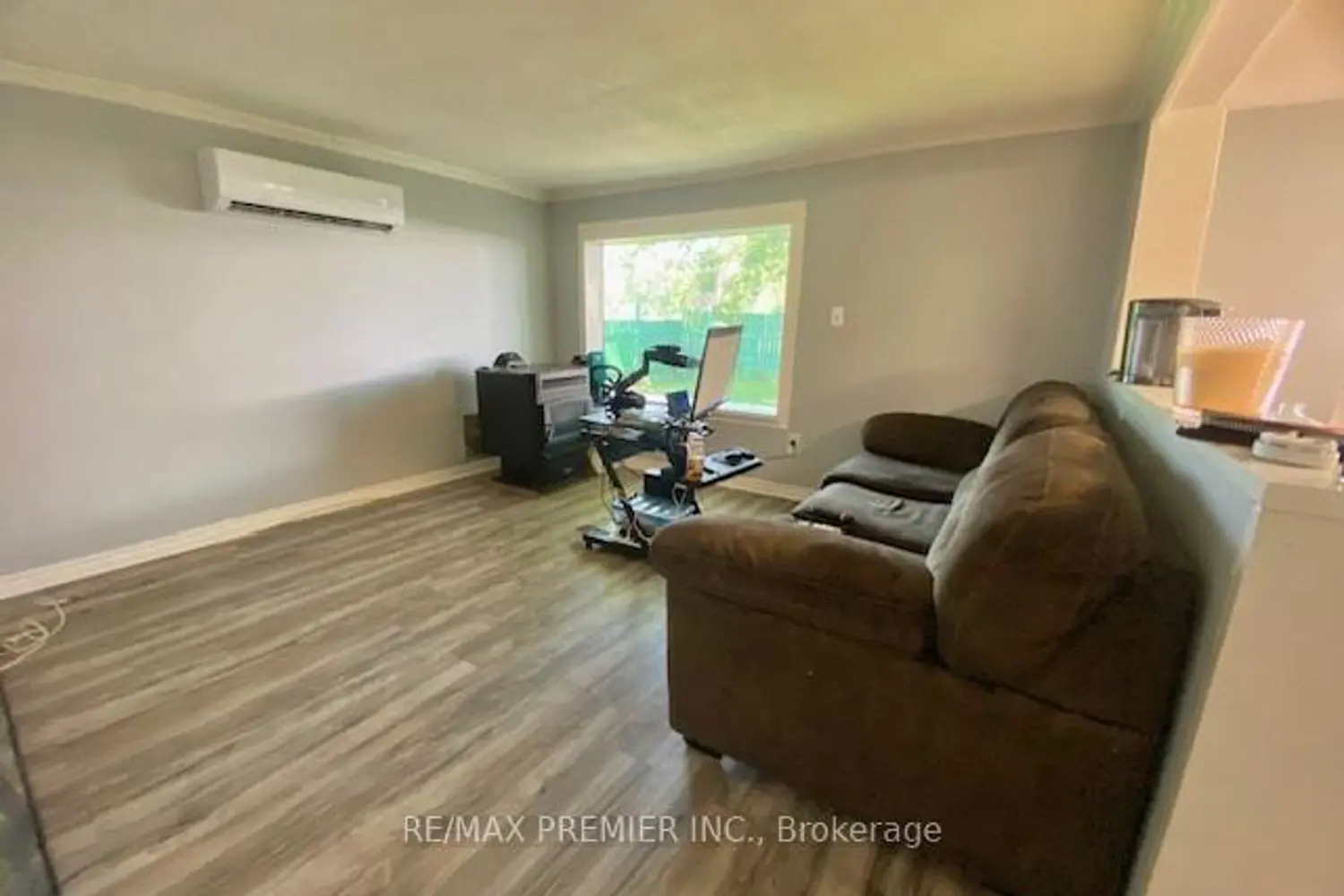 Additional image 9 of 2462 Rundle Road