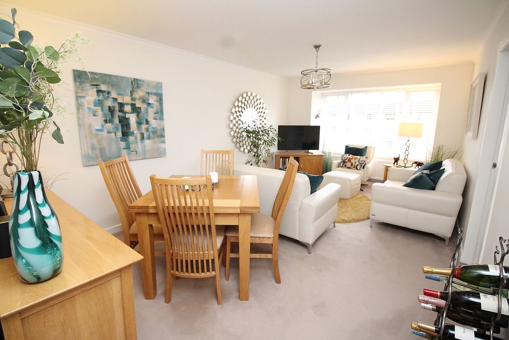 Additional image 3 of 2 bed flat for saleMain Street, Renton G82