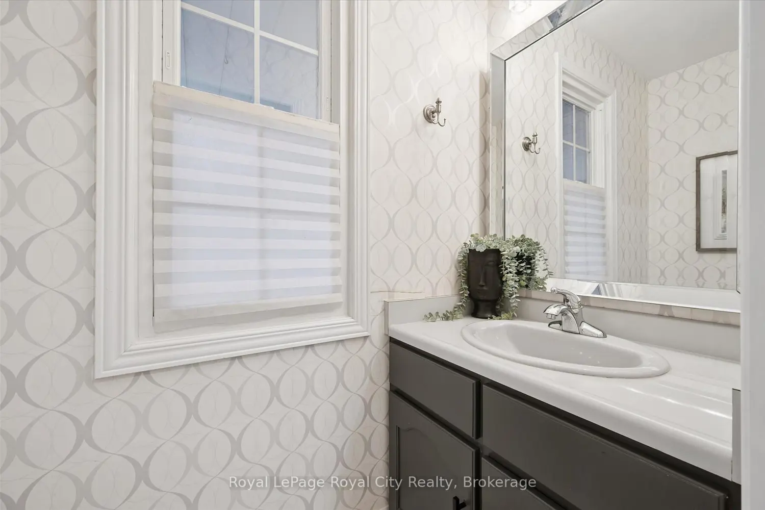 Additional image 6 of 60 Hands Drive