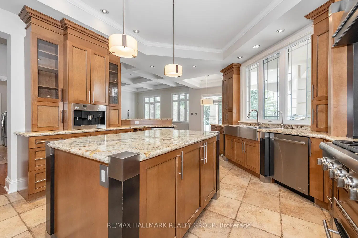 Additional image 5 of 5800 Queenscourt Crescent