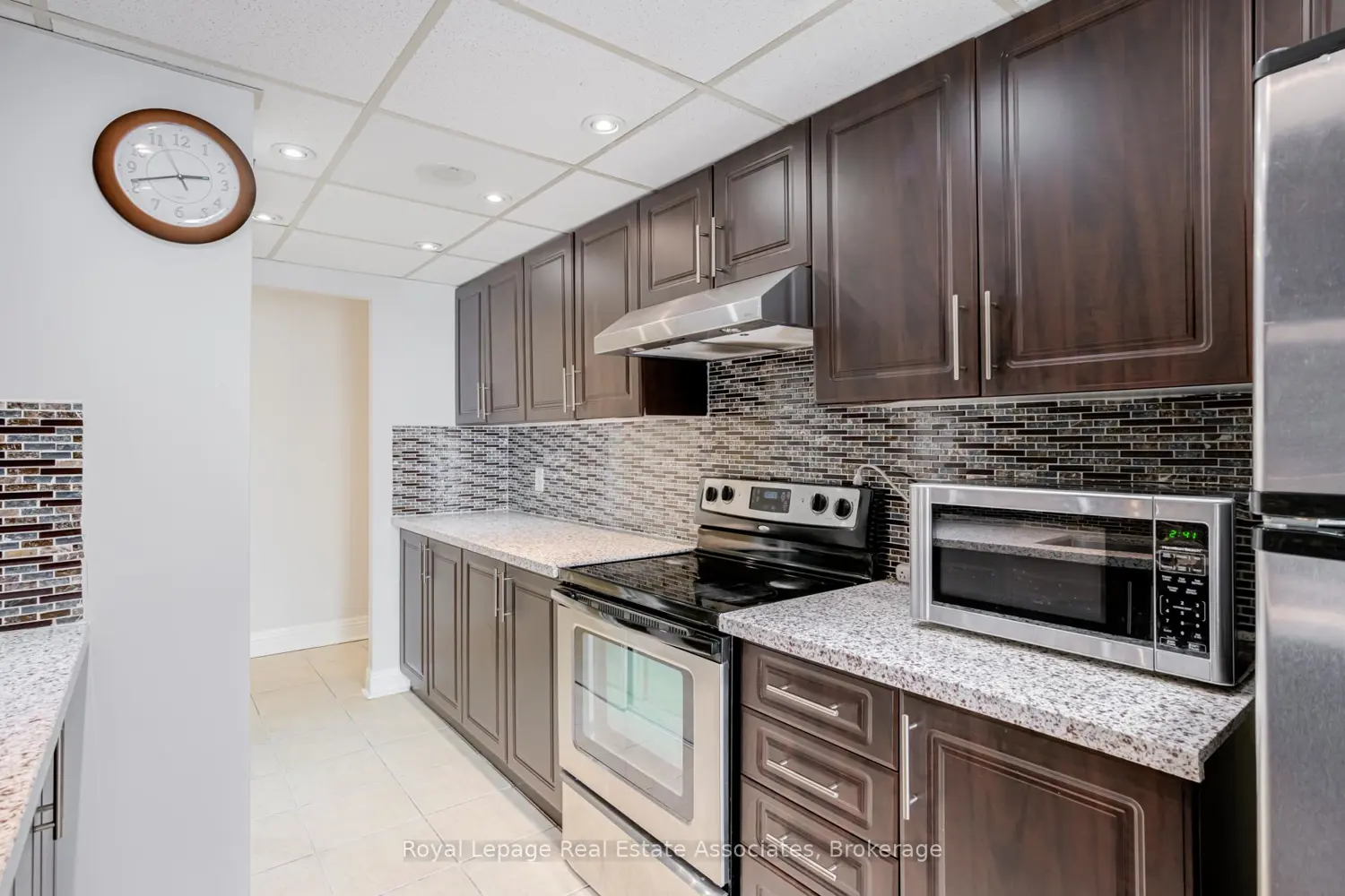 Additional image 8 of 3650 Kaneff Crescent 1006