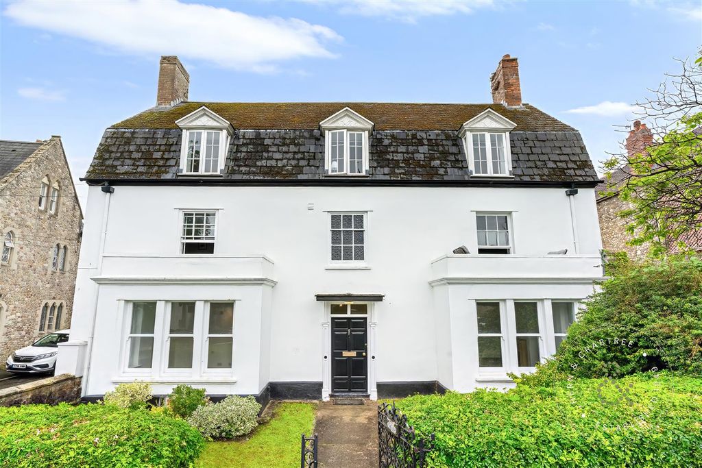 2 bed flat for saleThe Old House, The Cathedral Green, Llandaff, Cardiff CF5