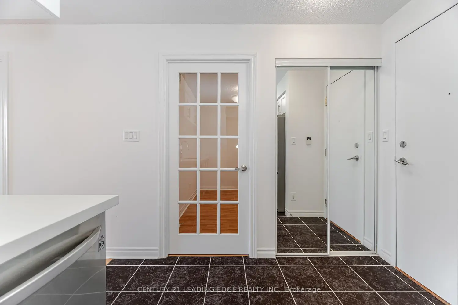 Additional image 3 of 3880 Duke Of York Boulevard 1609